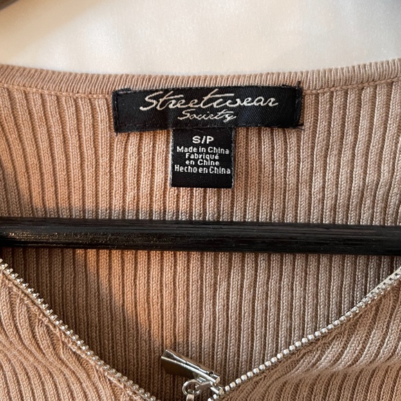 Streetwear S - Sexy & Tight Ribbed Zip Front Top - Picture 3 of 3